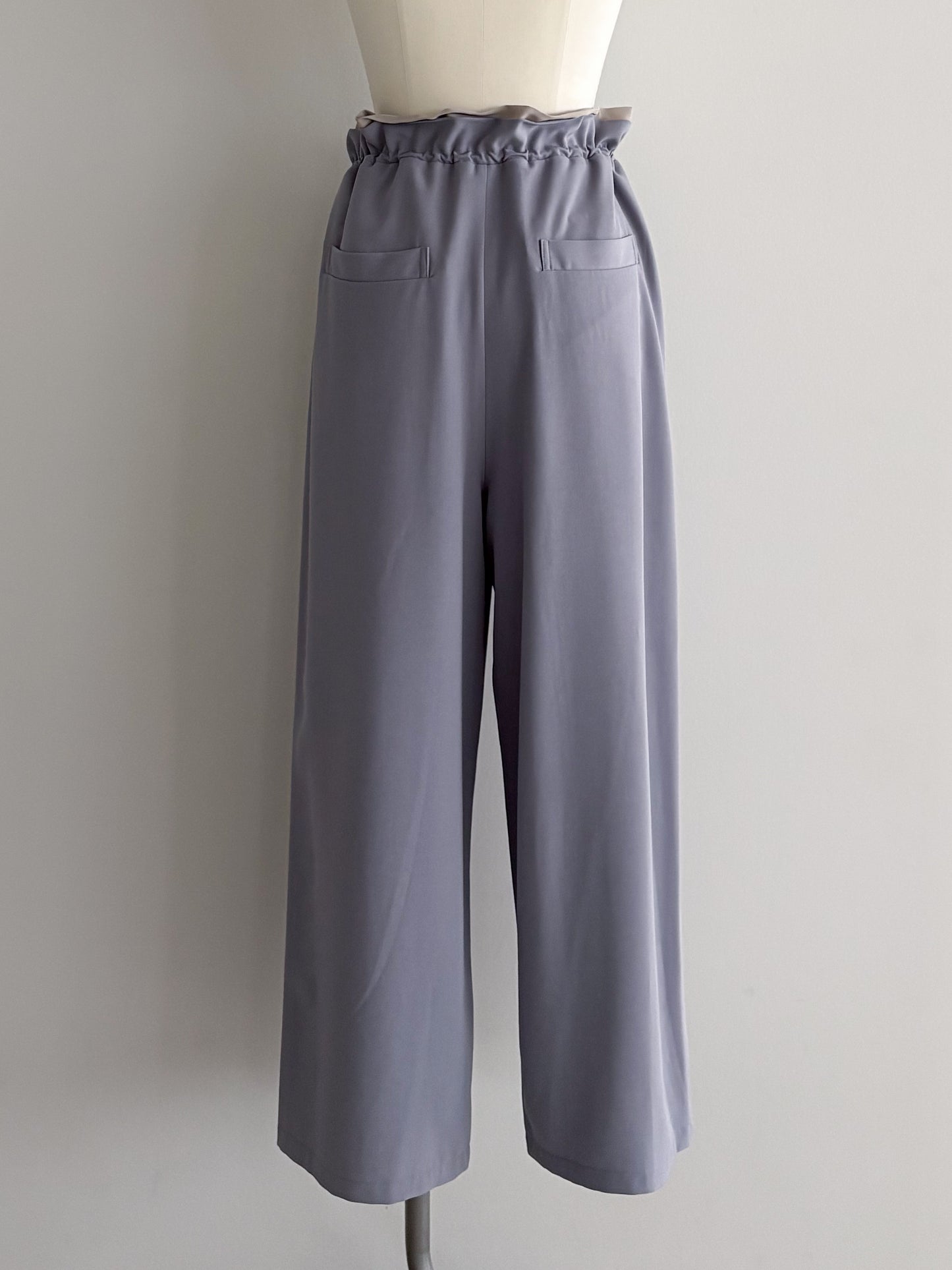 eru  バックギャザーサロペットパンツ