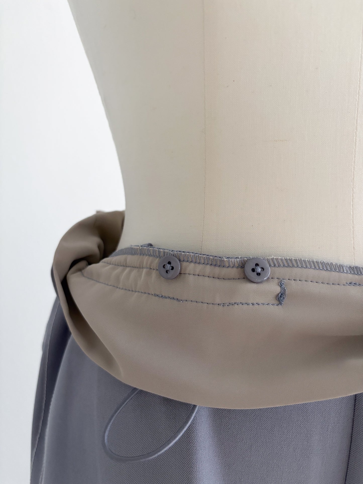 eru  バックギャザーサロペットパンツ