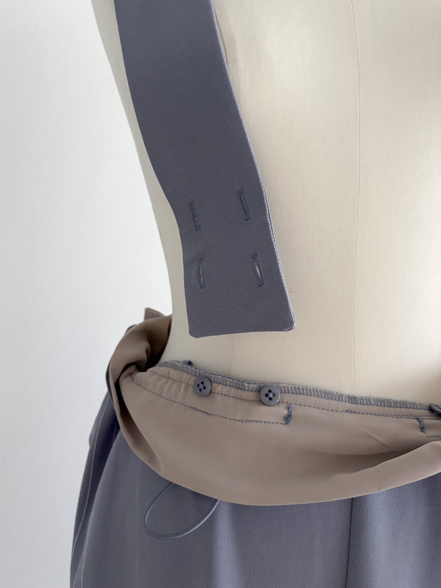 eru  バックギャザーサロペットパンツ