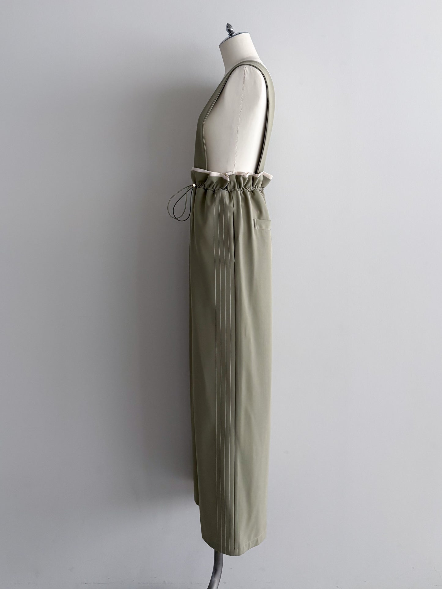 eru  バックギャザーサロペットパンツ