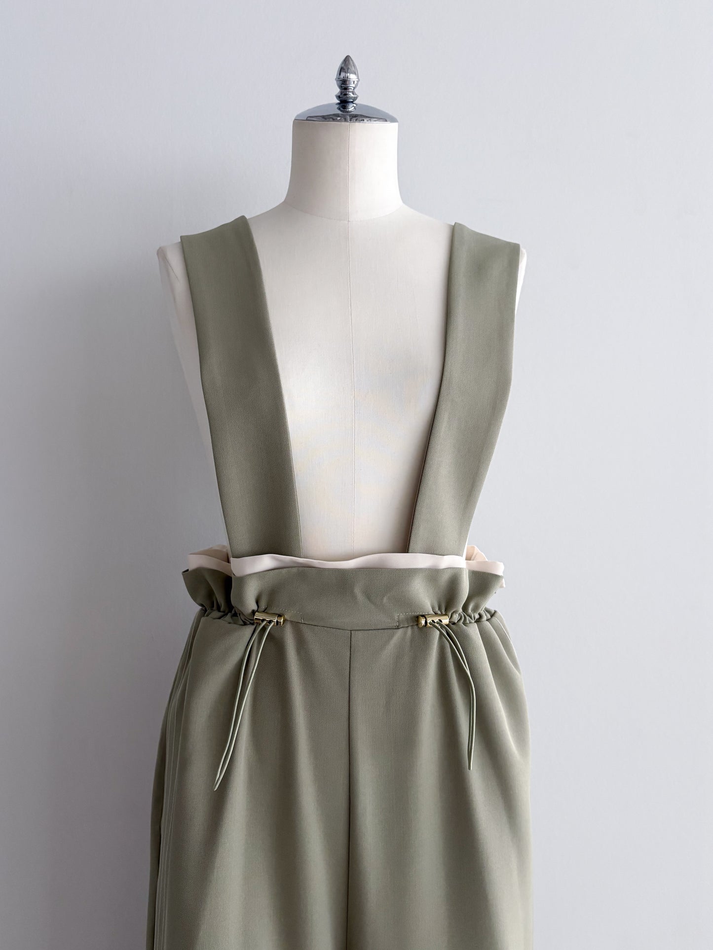 eru  バックギャザーサロペットパンツ