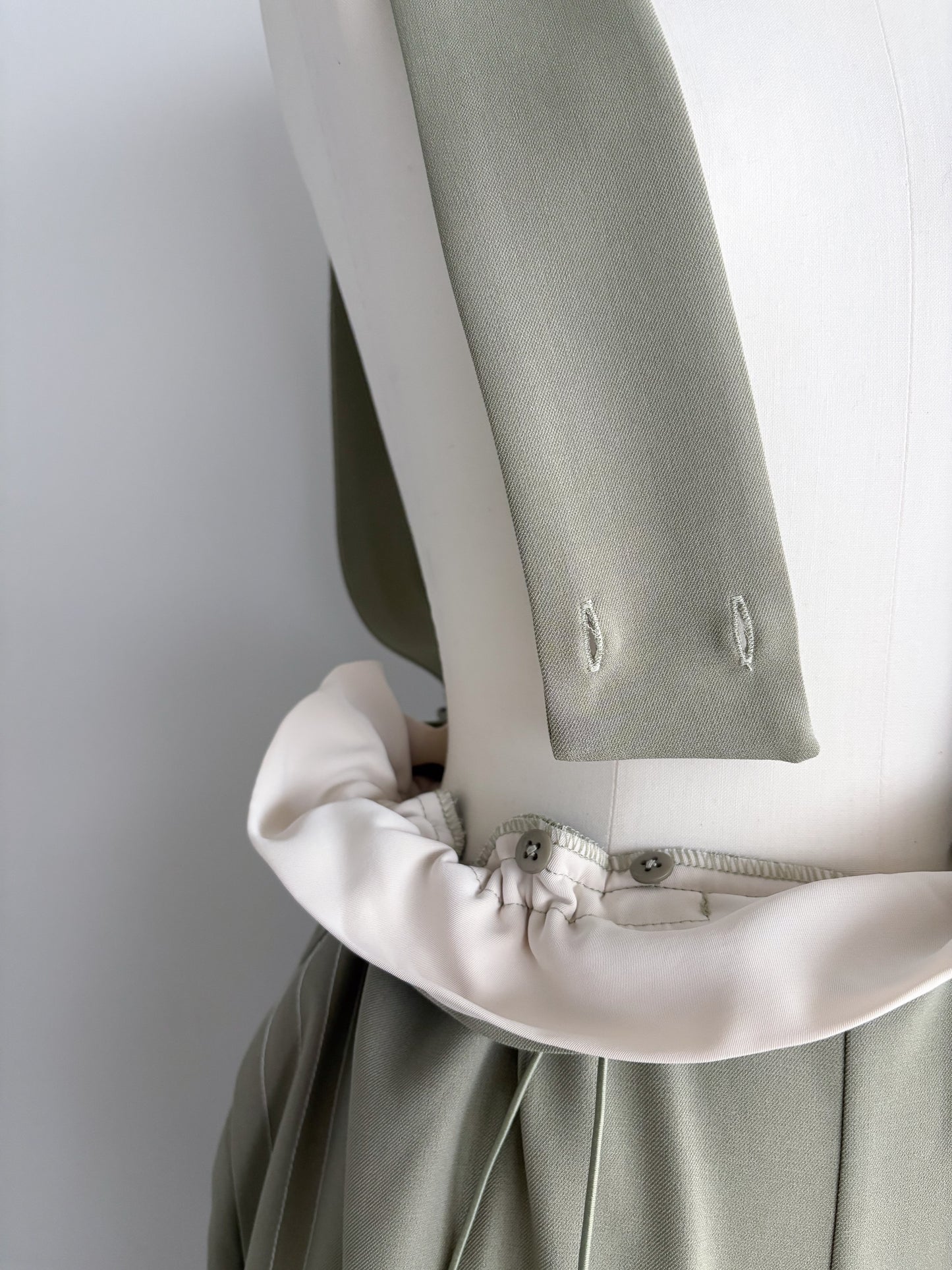 eru  バックギャザーサロペットパンツ