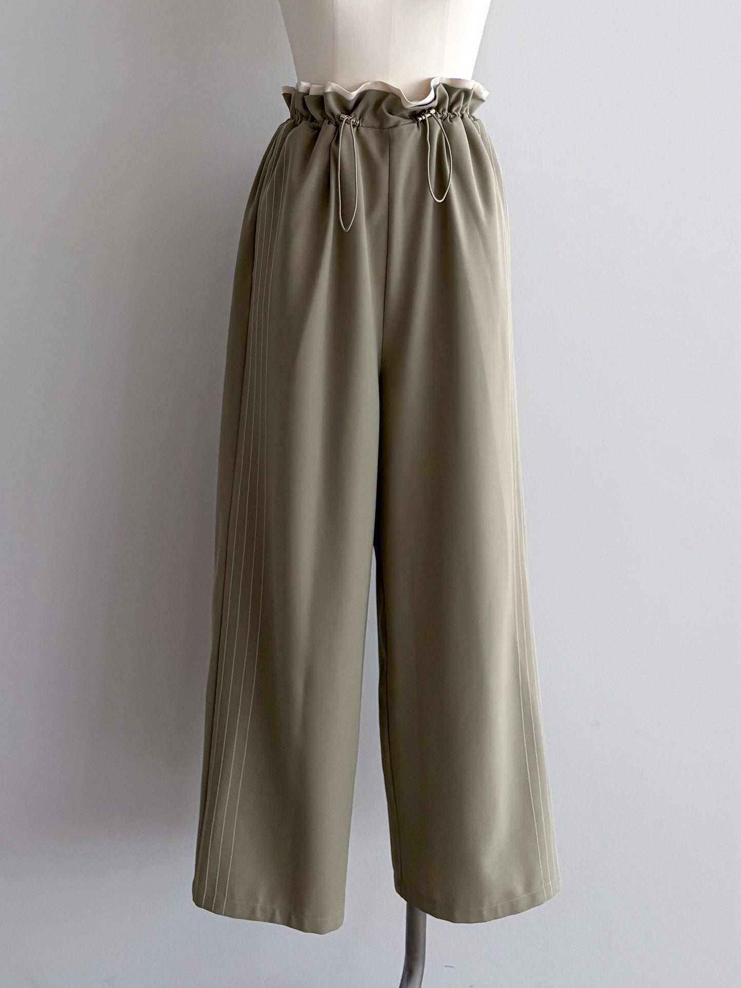 eru  バックギャザーサロペットパンツ