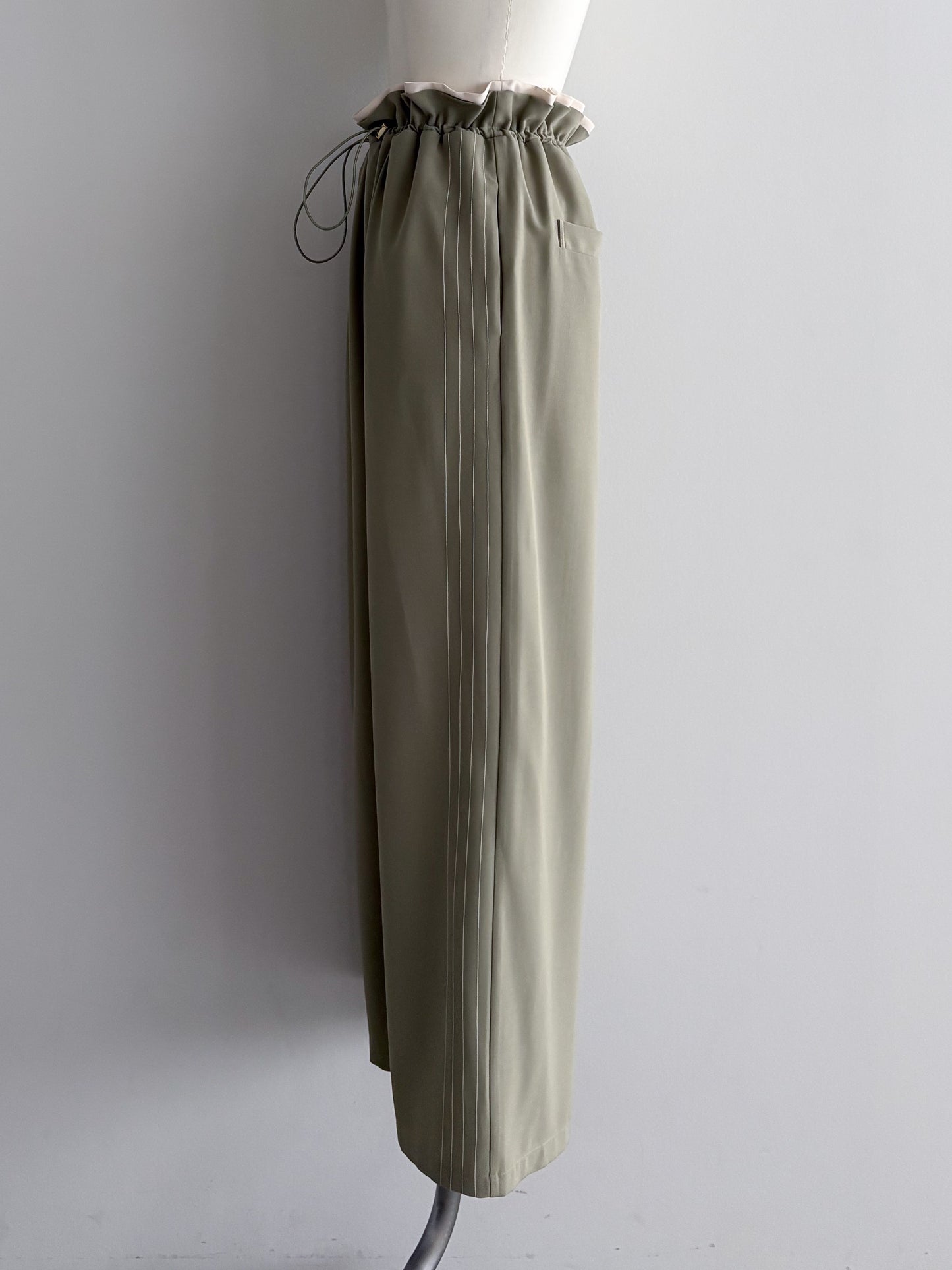 eru  バックギャザーサロペットパンツ