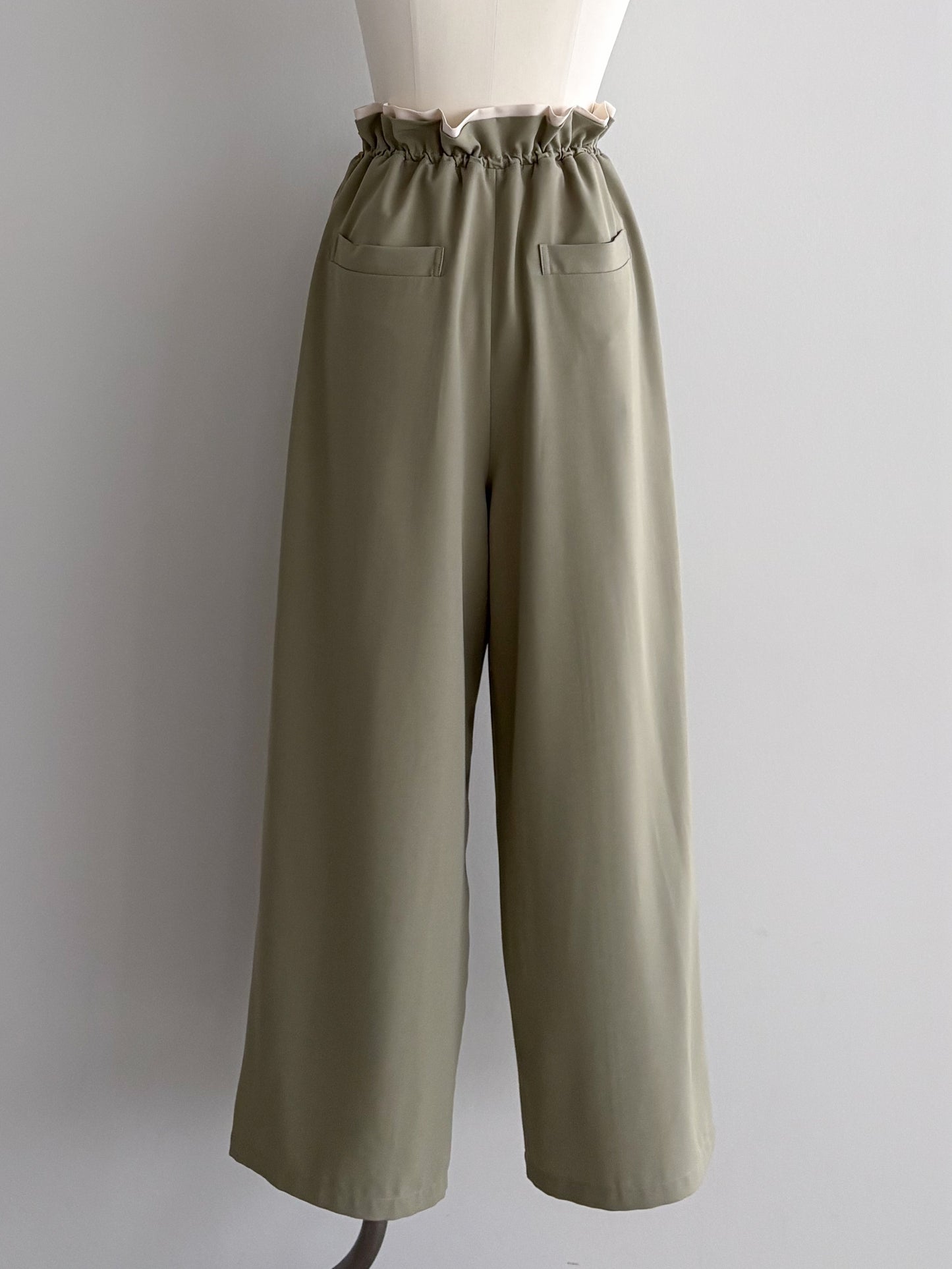 eru  バックギャザーサロペットパンツ