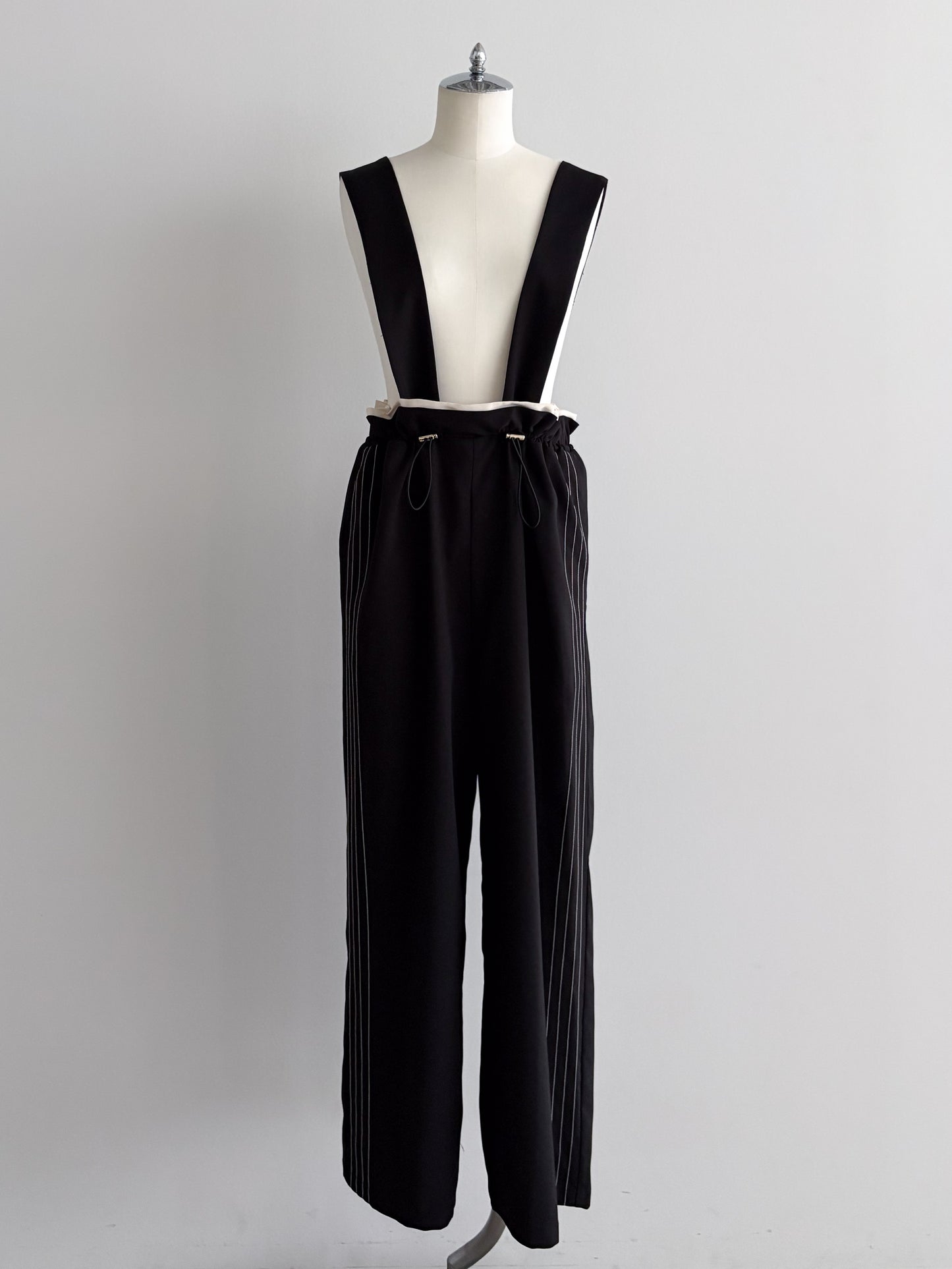 eru  バックギャザーサロペットパンツ