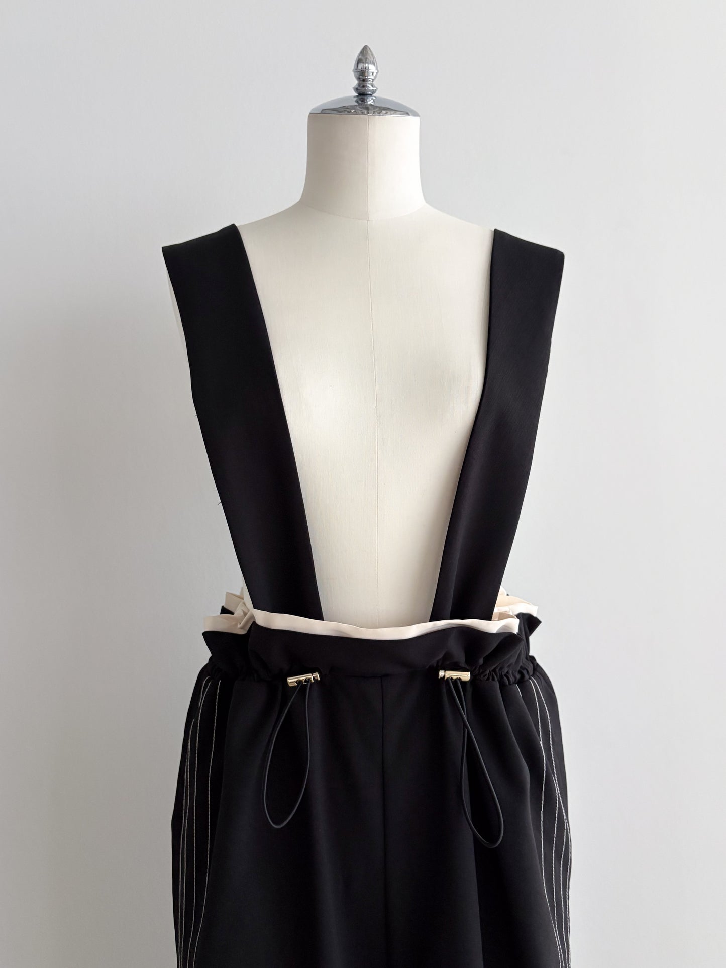 eru  バックギャザーサロペットパンツ