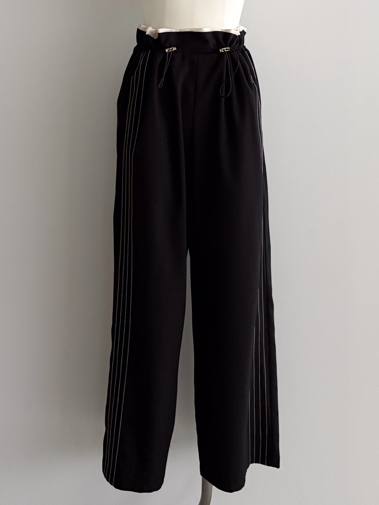 eru  バックギャザーサロペットパンツ