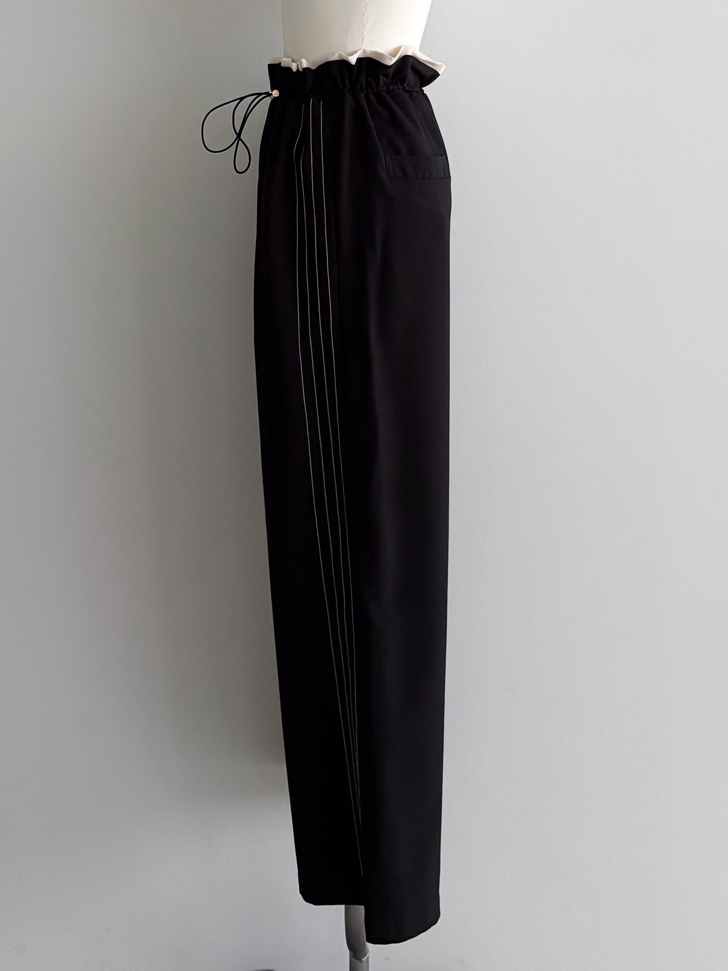 eru  バックギャザーサロペットパンツ