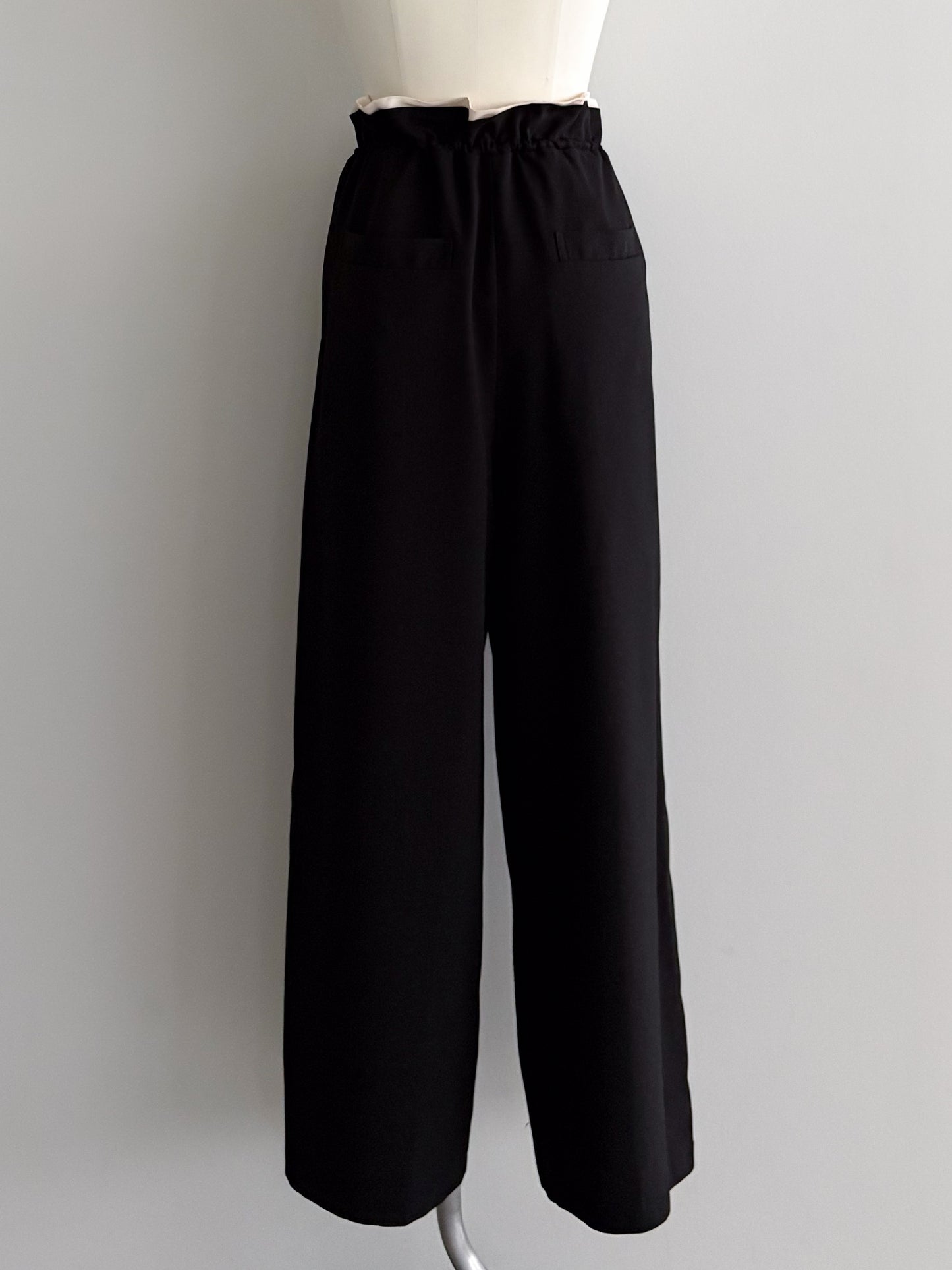 eru  バックギャザーサロペットパンツ