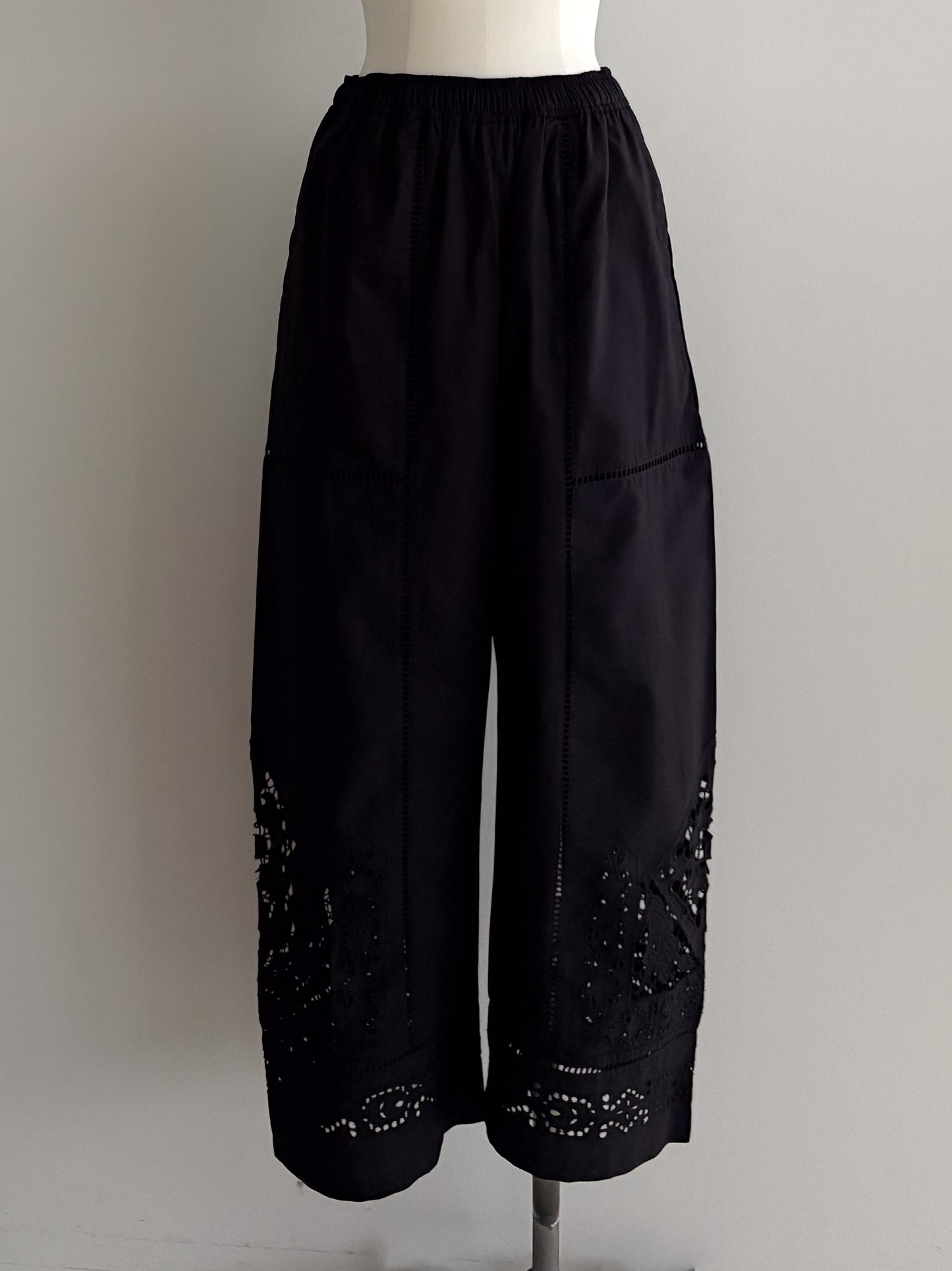 Pqran　【オリジナル図案】カットワーク刺繍パンツ