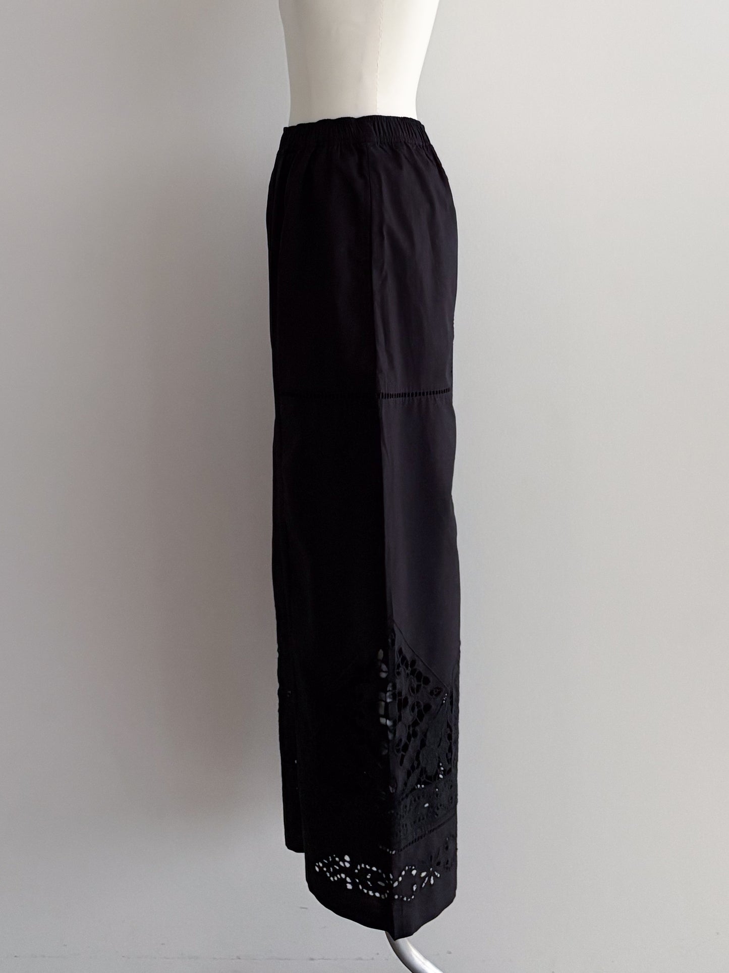 Pqran　【オリジナル図案】カットワーク刺繍パンツ