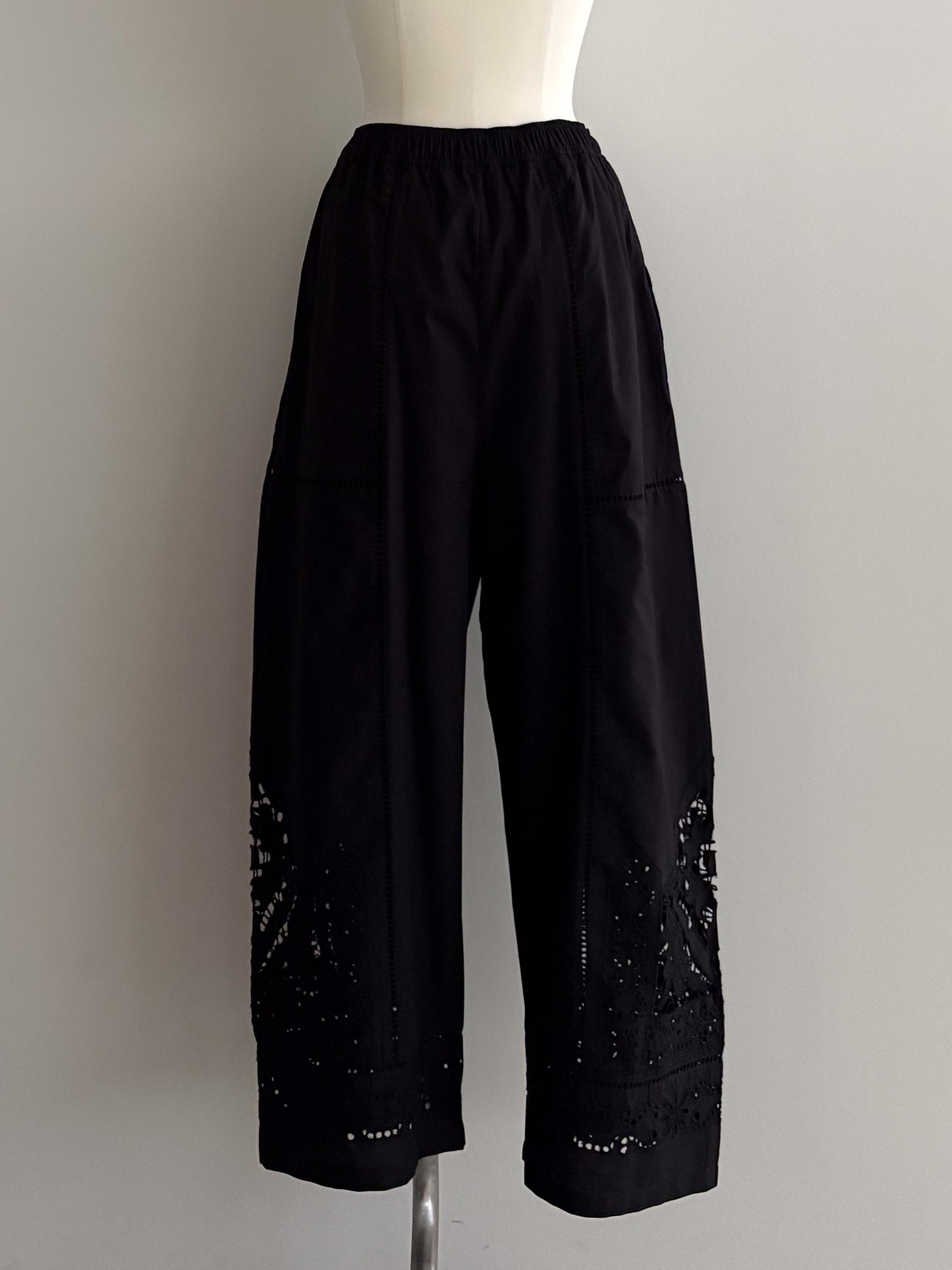 Pqran　【オリジナル図案】カットワーク刺繍パンツ