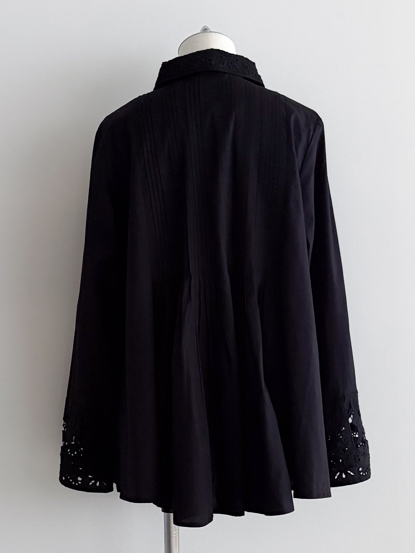 Pqran　【オリジナル図案】カットワーク刺繍ブラウス