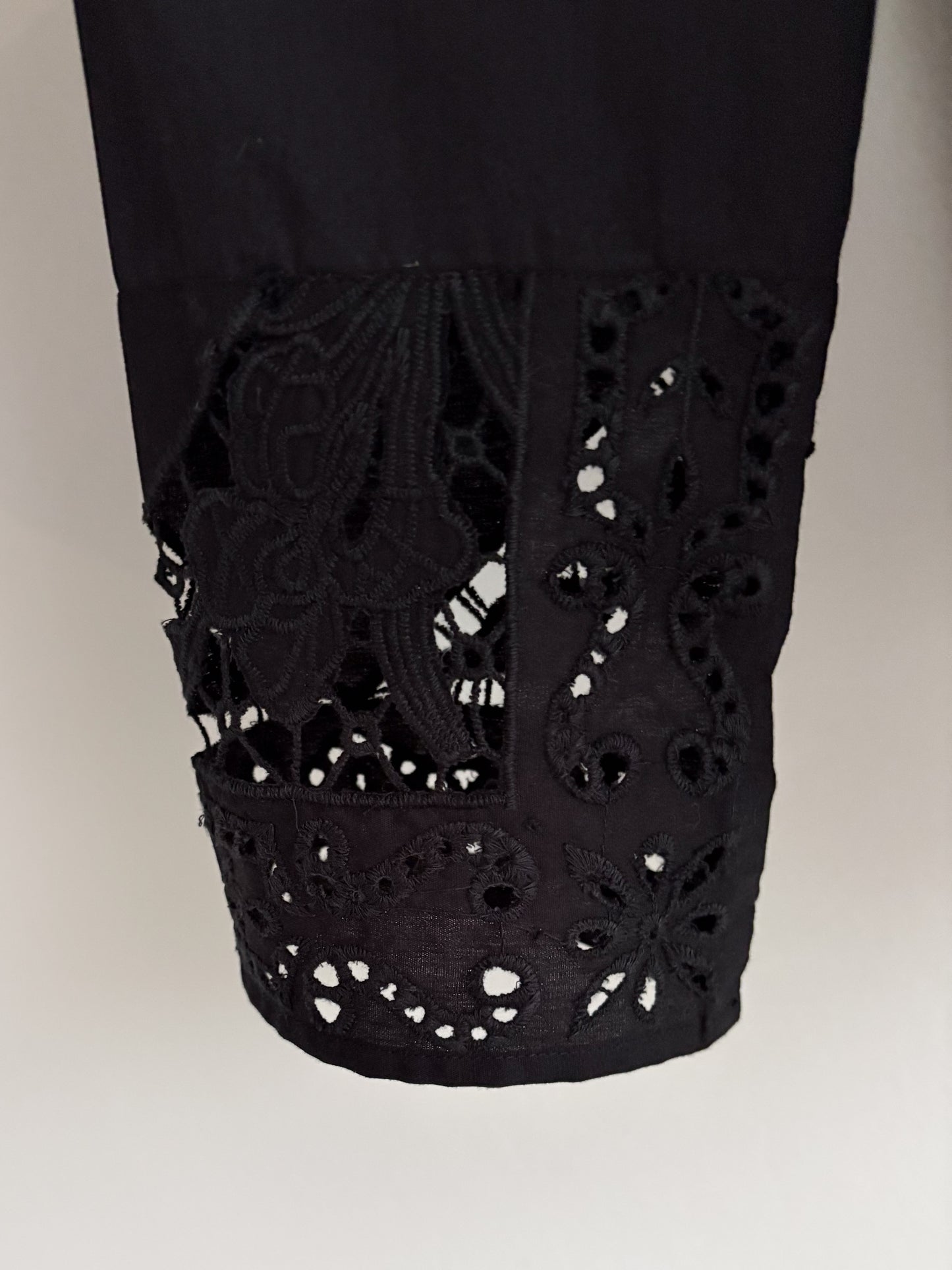 Pqran　【オリジナル図案】カットワーク刺繍ブラウス