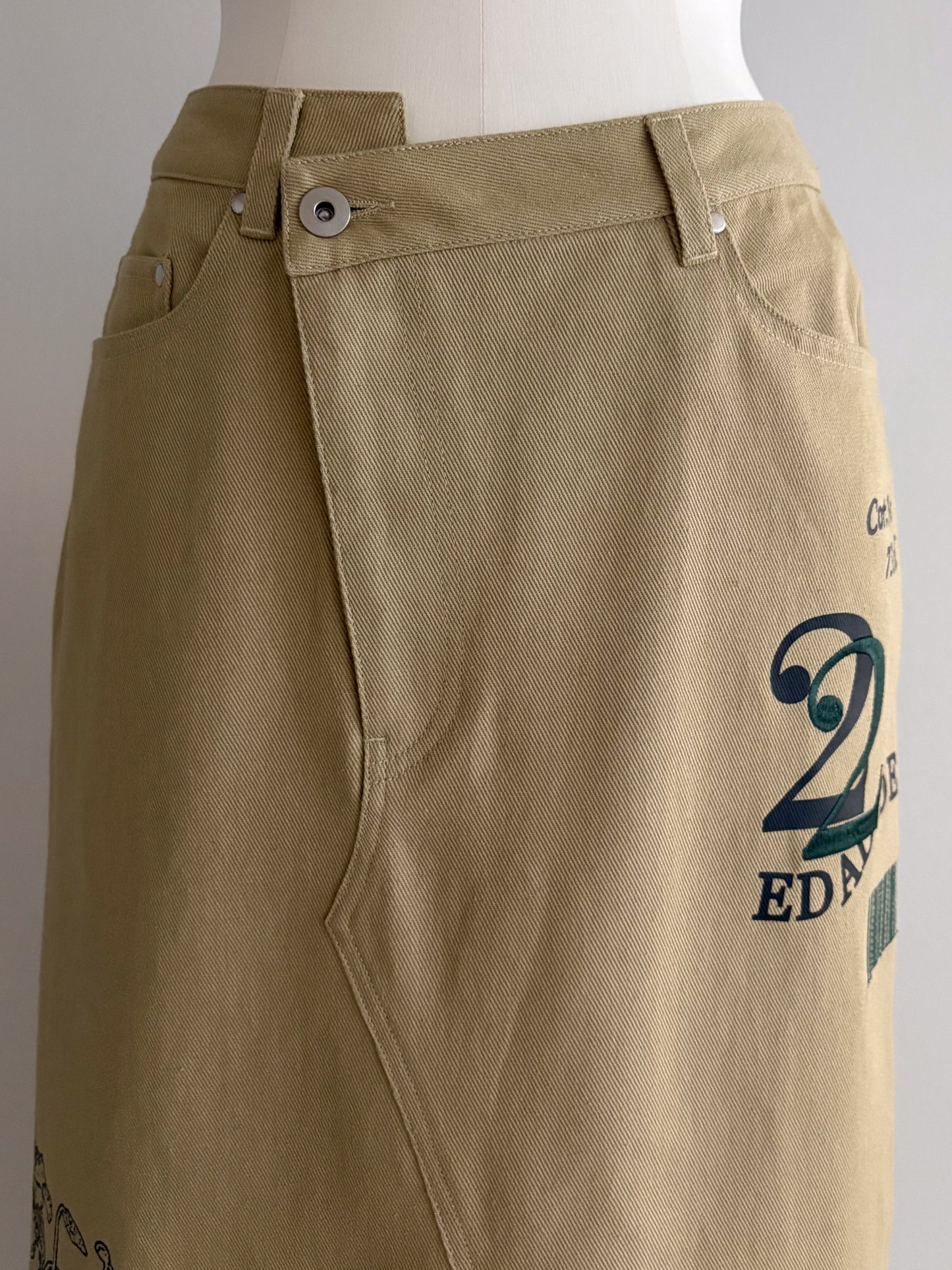 Pqran　【オリジナル図案】ウイスキープリント×刺繍スカート