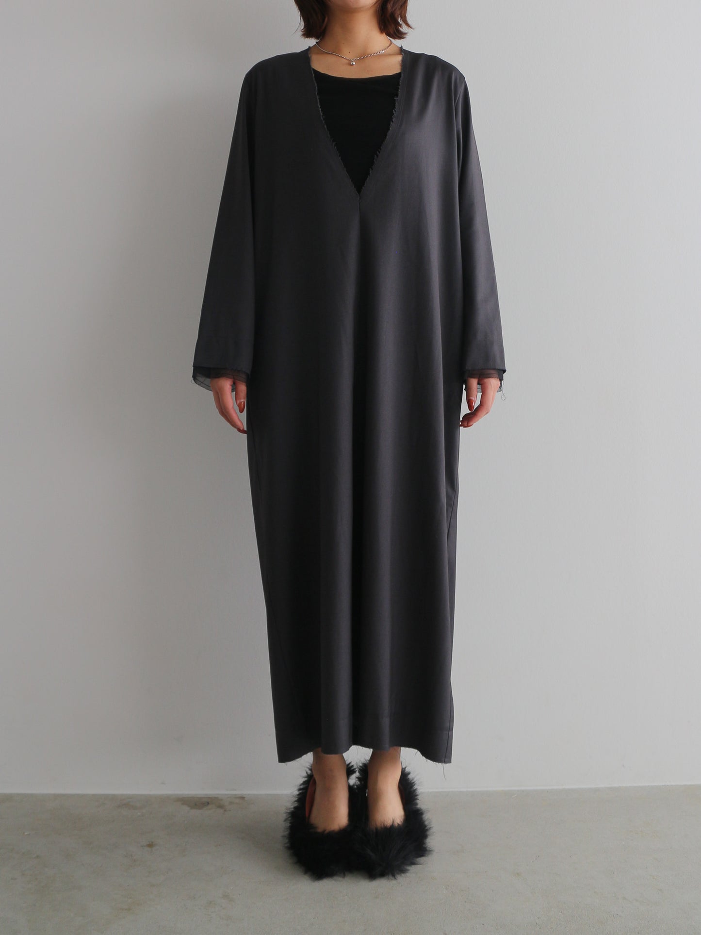 Vネックワンピース