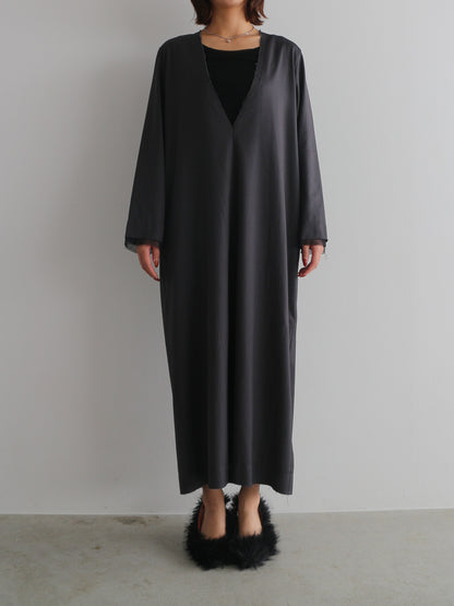 Vネックワンピース