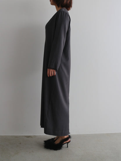 Vネックワンピース