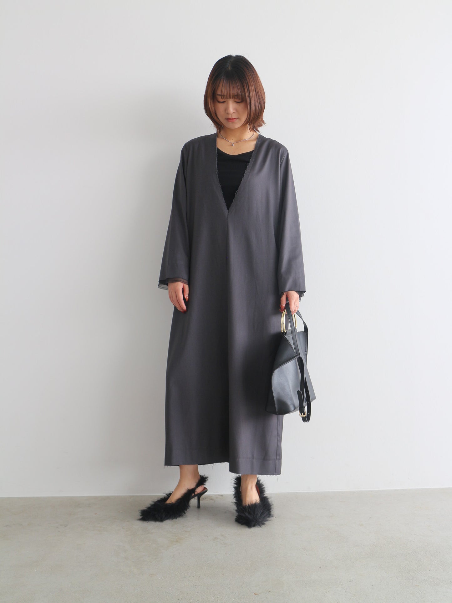 Vネックワンピース