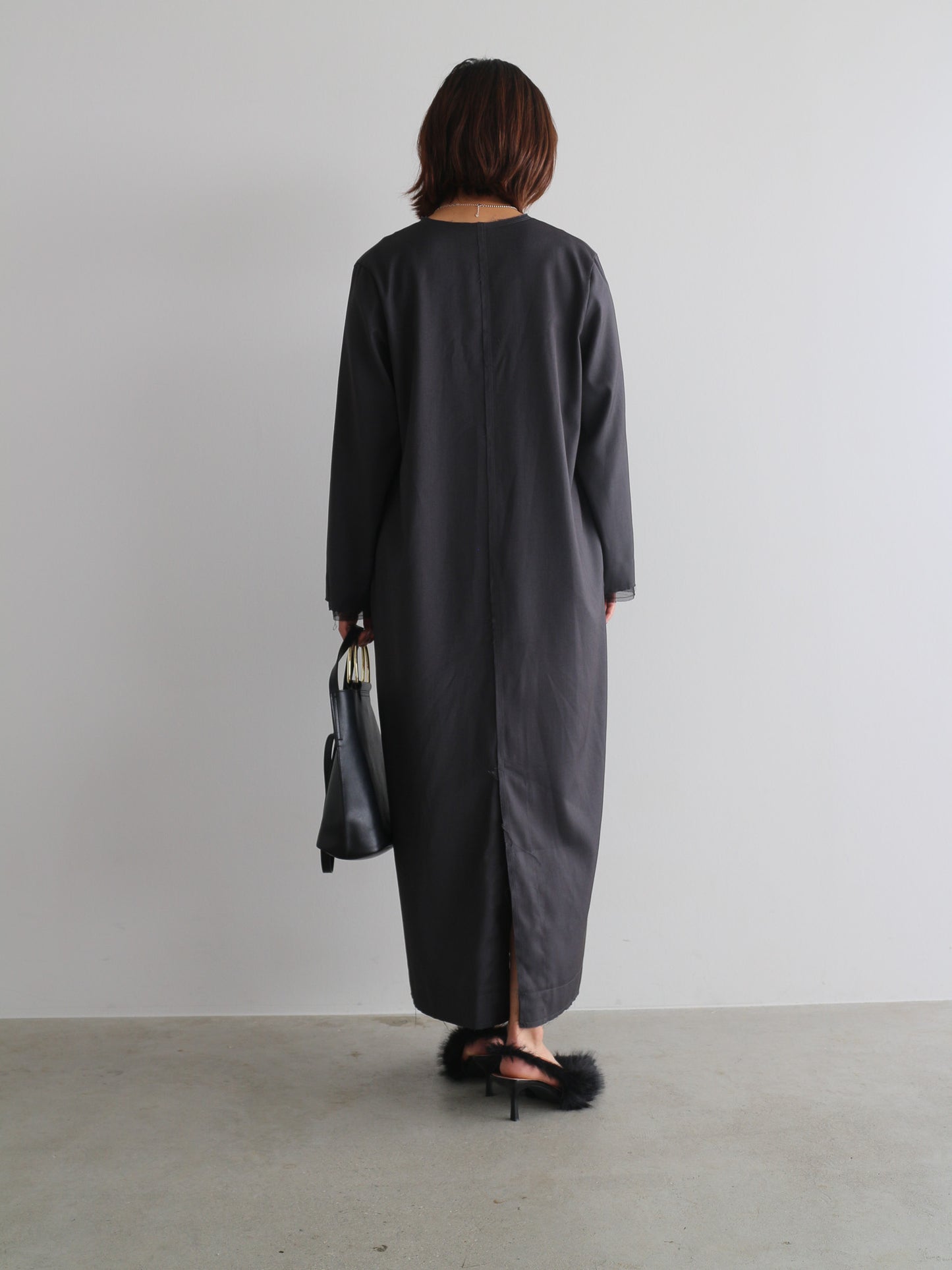 Vネックワンピース