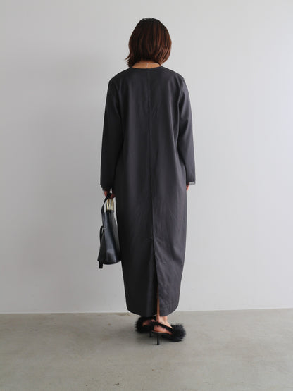 Vネックワンピース