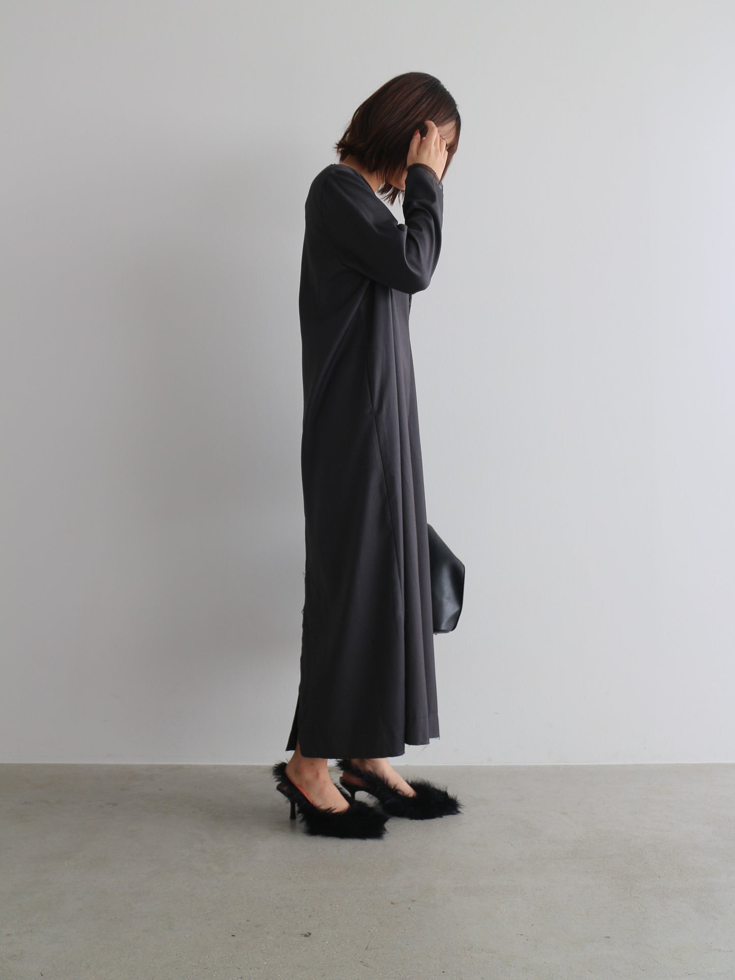 Vネックワンピース