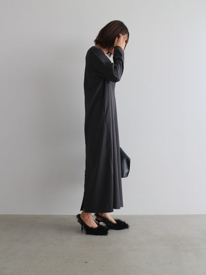 Vネックワンピース