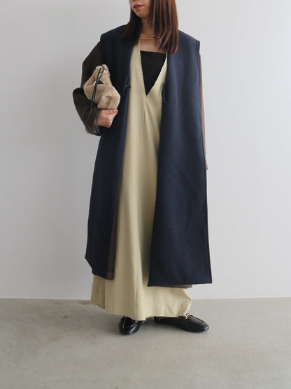 Vネックワンピース