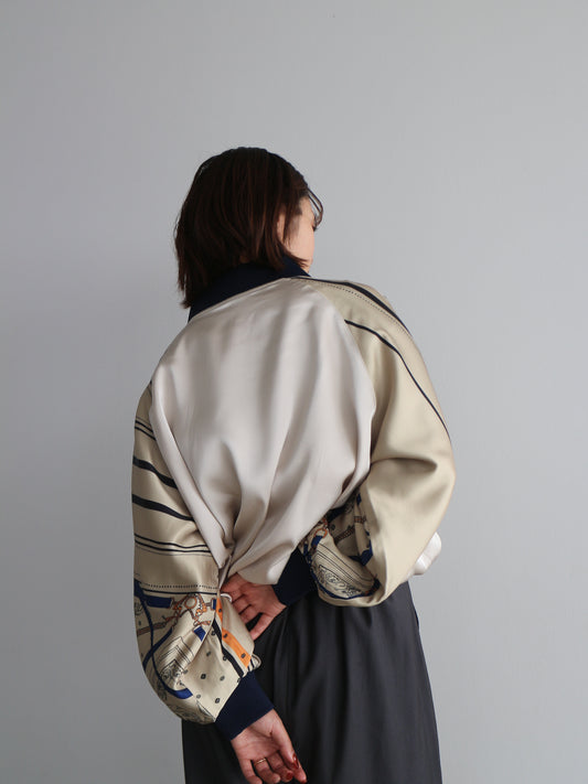 スカーフプリントブルゾン