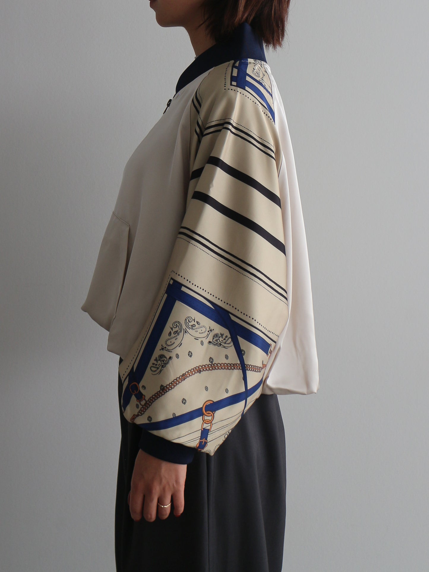 スカーフプリントブルゾン