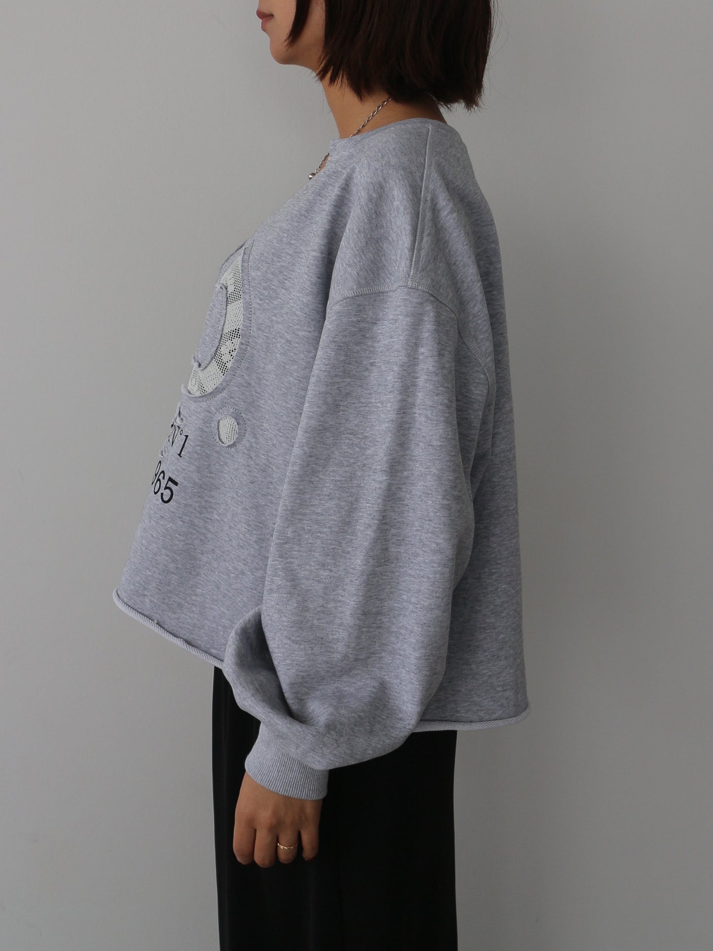 ロゴレーススウェットプルオーバー