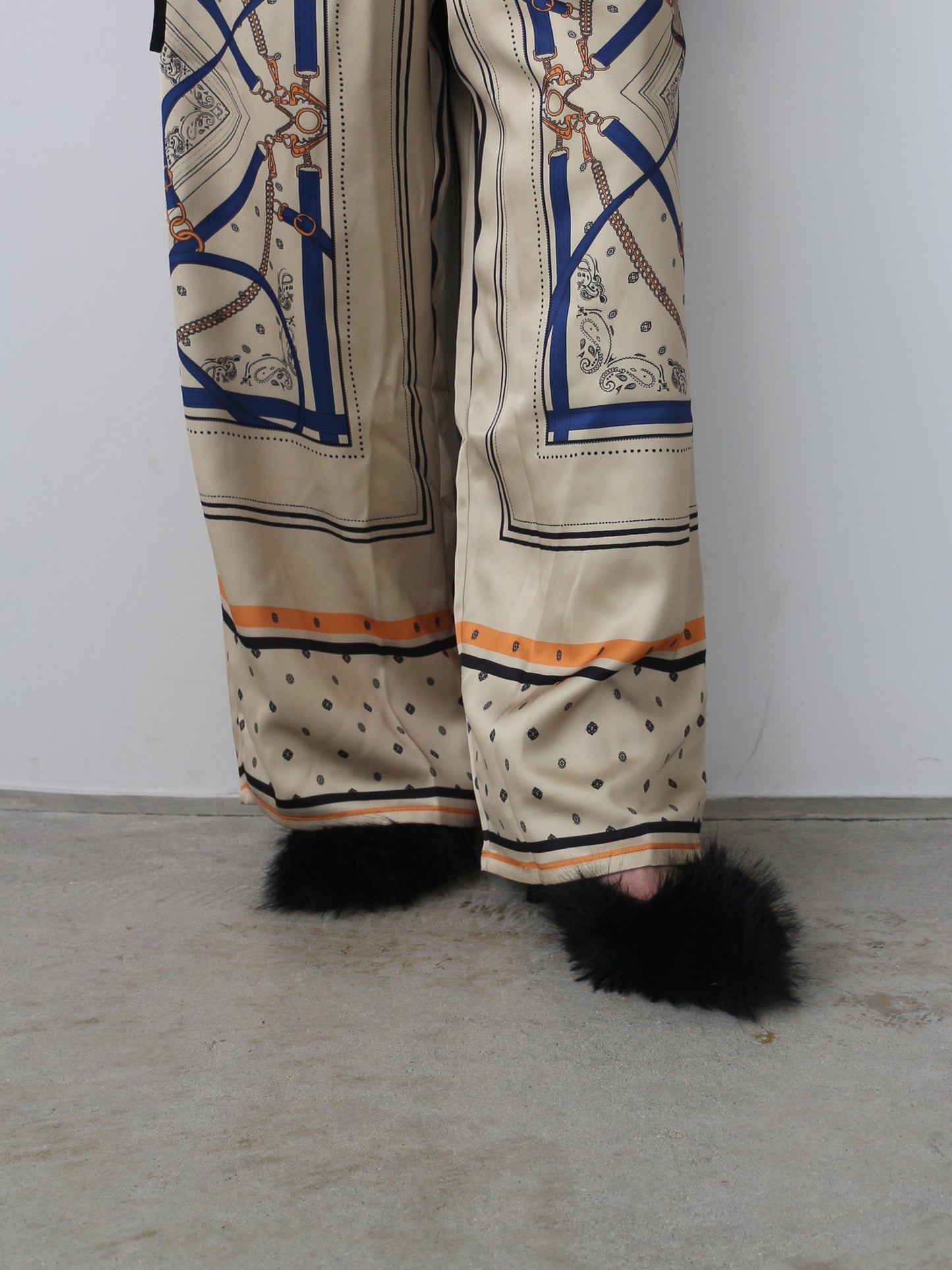 スカーフプリントパンツ