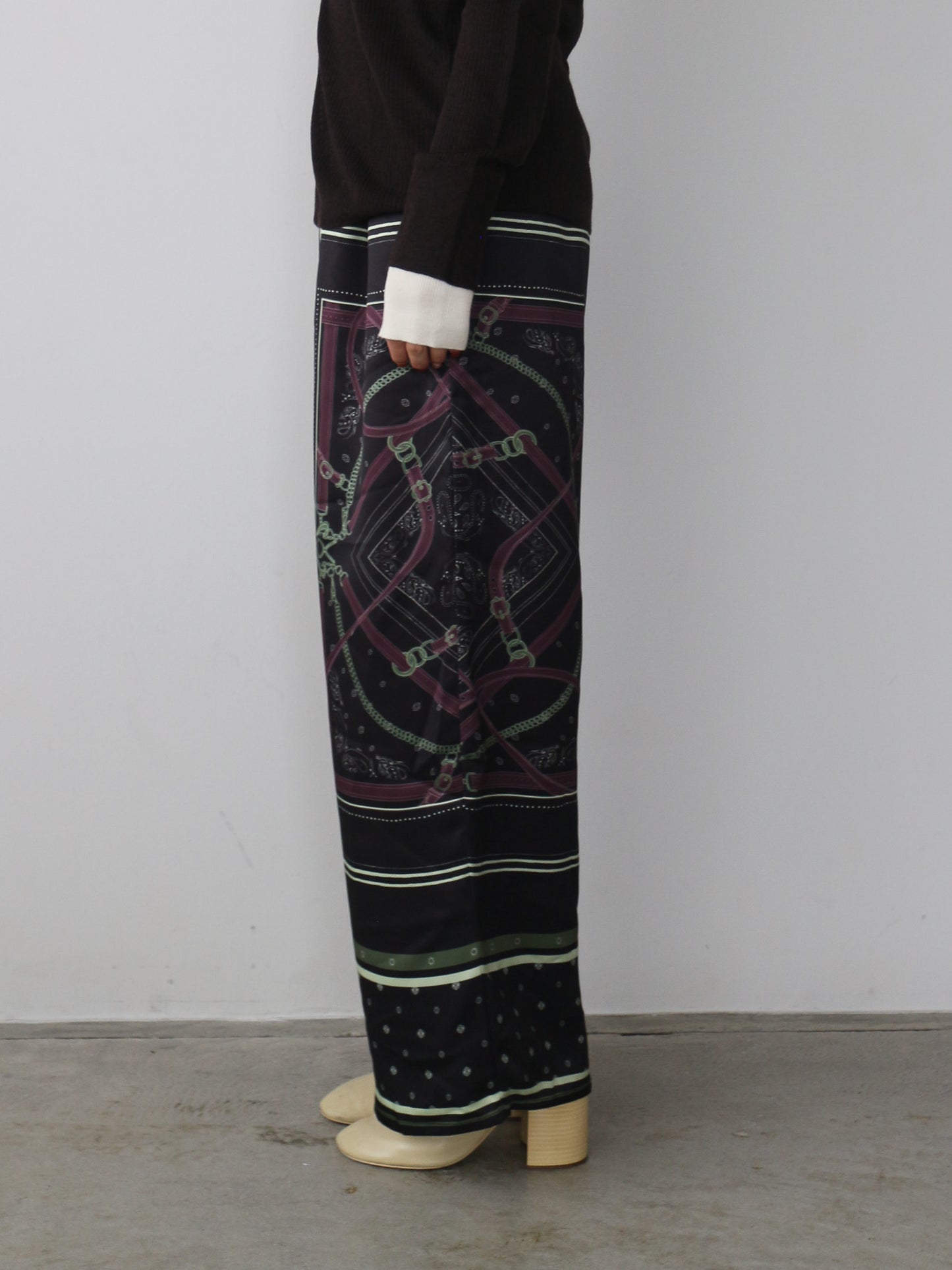 スカーフプリントパンツ