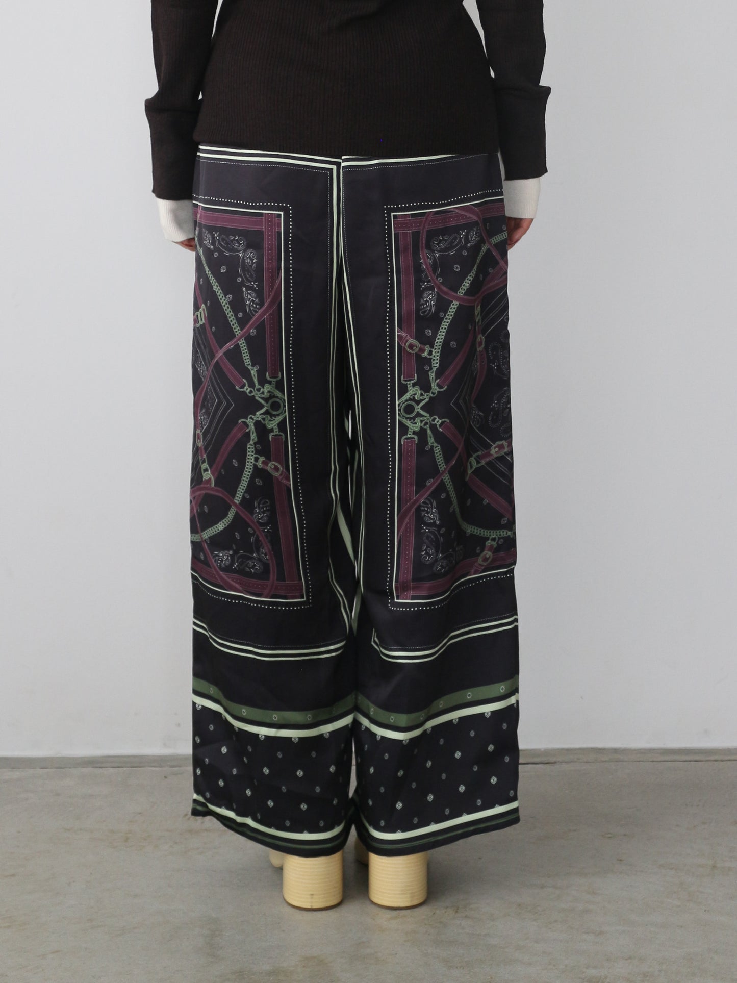 スカーフプリントパンツ