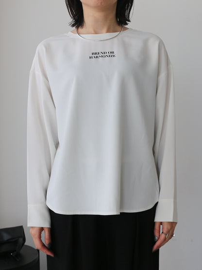 eru　2WAYロゴプリントプルオーバー