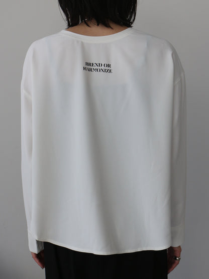 eru　2WAYロゴプリントプルオーバー