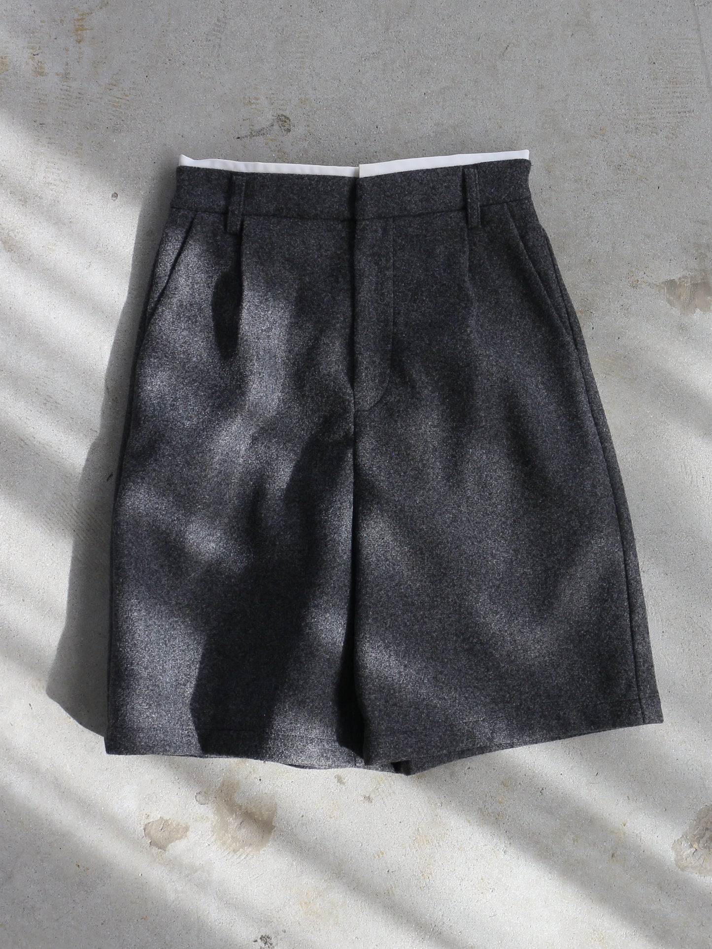 eru　タックハーフパンツ