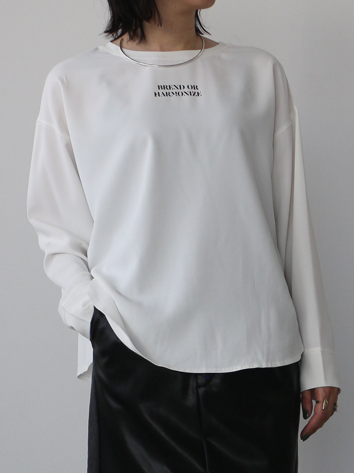 eru　2WAYロゴプリントプルオーバー