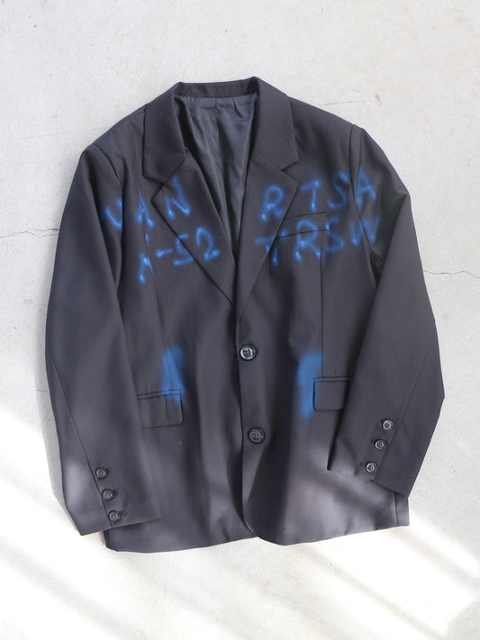 eru　スプレーロゴプリントジャケット