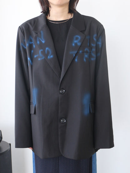 eru　スプレーロゴプリントジャケット