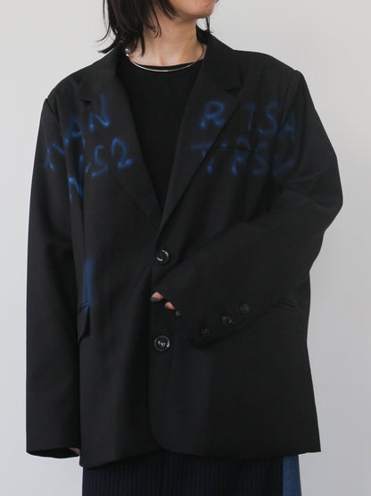 eru　スプレーロゴプリントジャケット