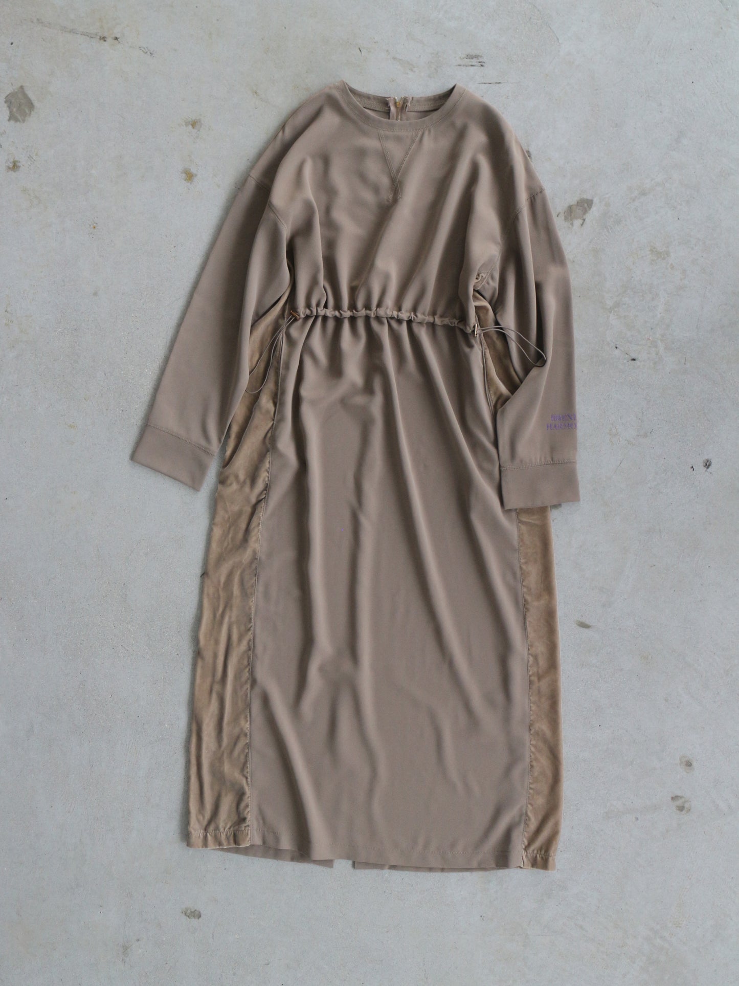 eru　【オリジナル図案】ロゴプリントワンピース