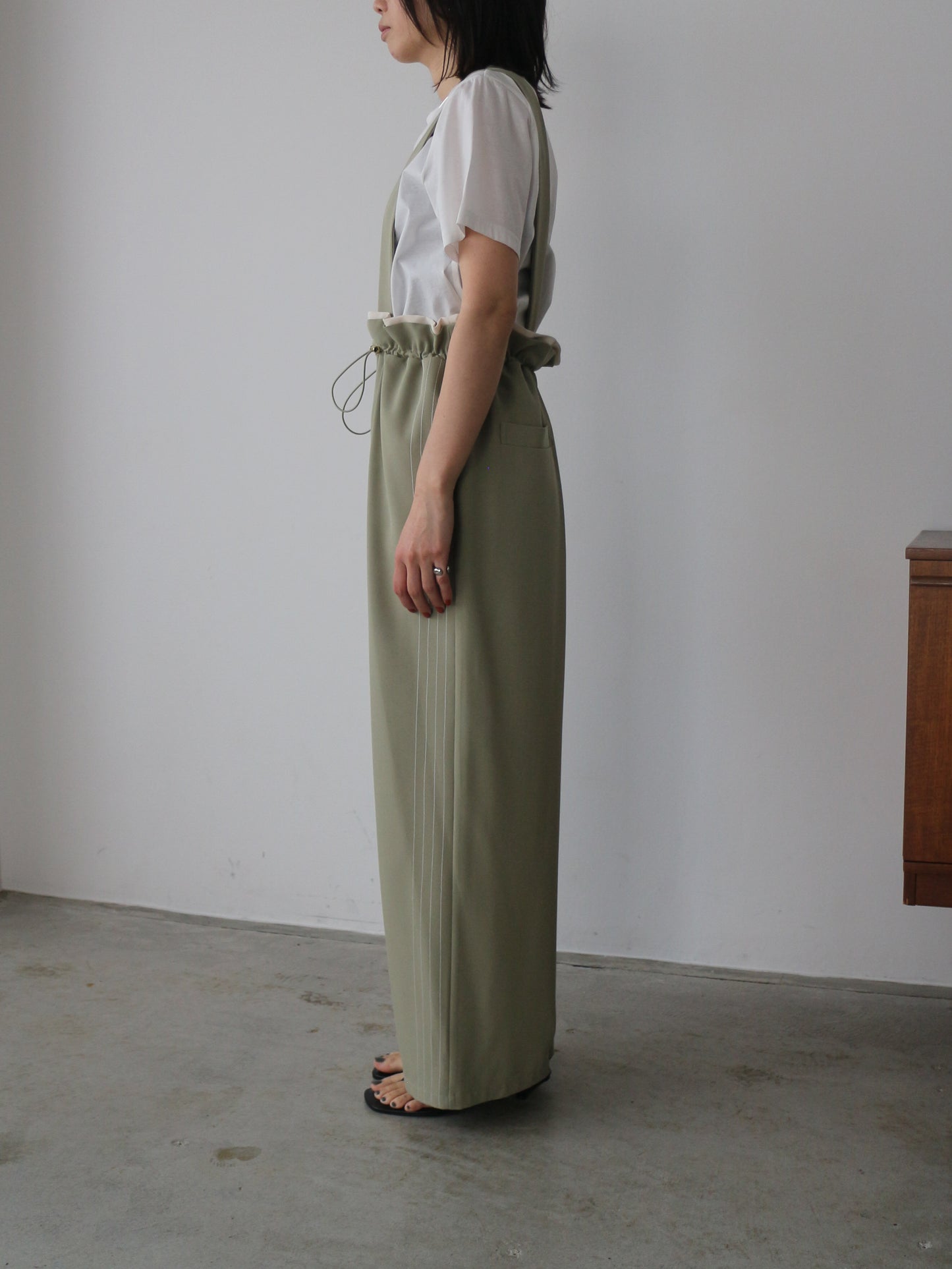 eru  バックギャザーサロペットパンツ