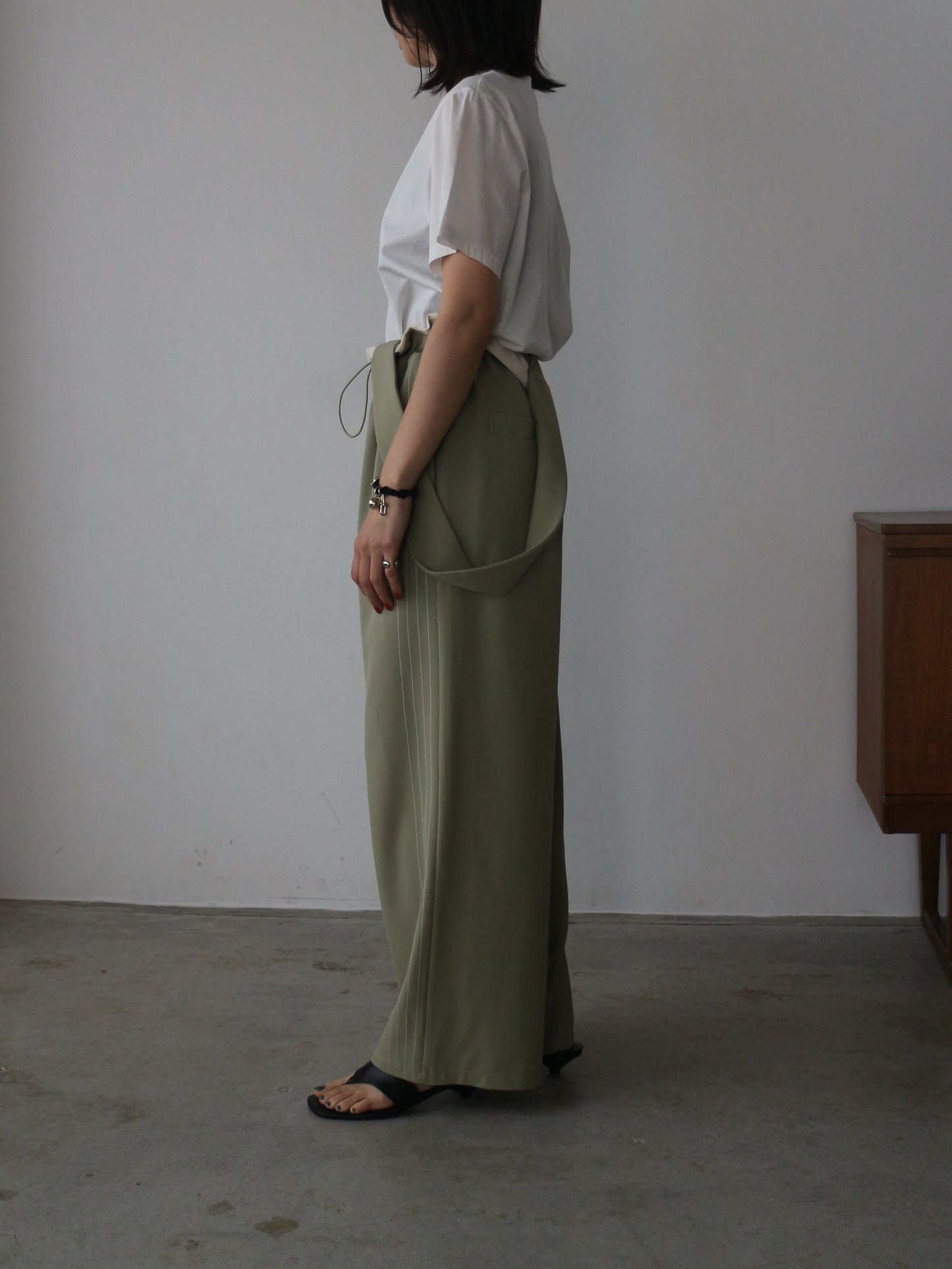 eru  バックギャザーサロペットパンツ