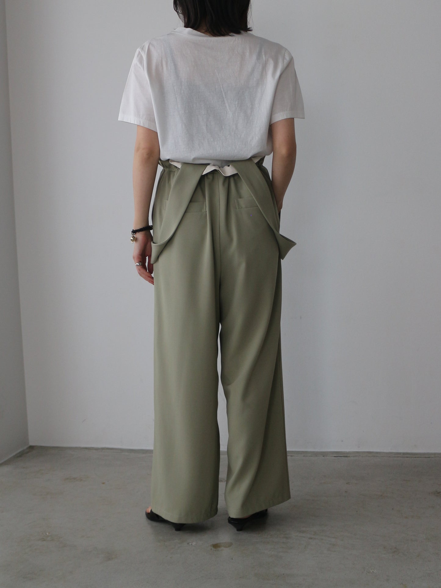 eru  バックギャザーサロペットパンツ