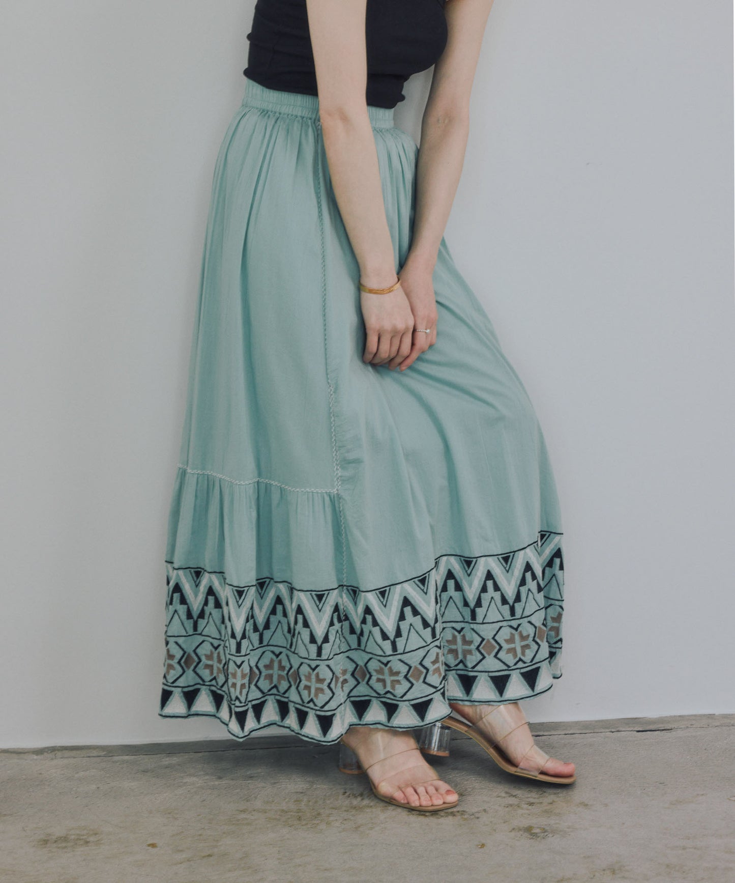 Pqran　カラー刺繍スカート