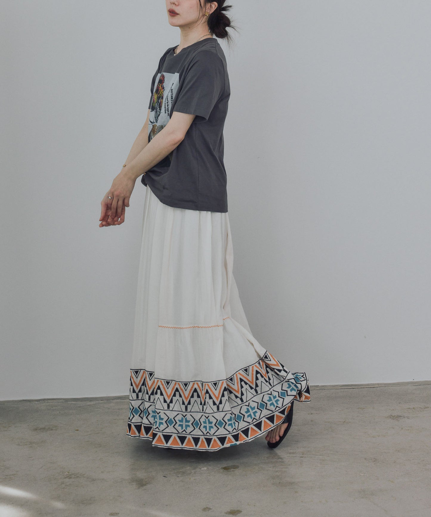 Pqran　カラー刺繍スカート
