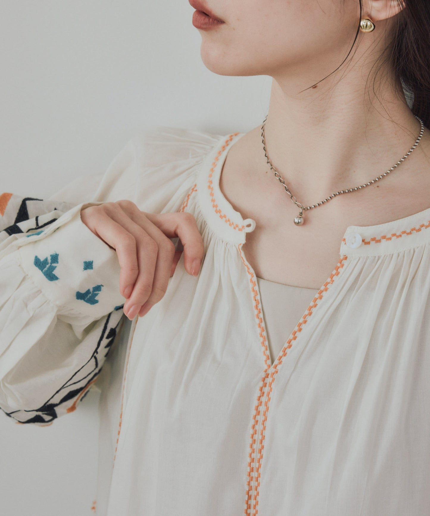 Pqran　カラー刺繍ワンピース